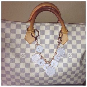 ✨ISO✨ Louis Vuitton TRUNKS & BAGS Bag charm WHITE